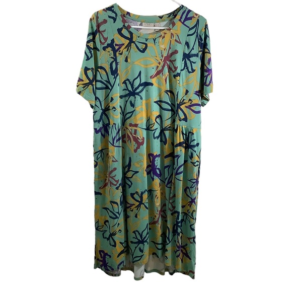 LOGO by Lori Goldstein Dresses & Skirts - Logo by Lori Goldstein Pattern Green Crew Neck Dress